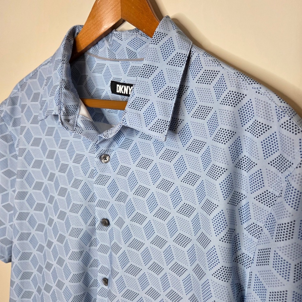 DKNY Mens Geometric Print Short Sleeve Button Down Shirt Light Blue Size L